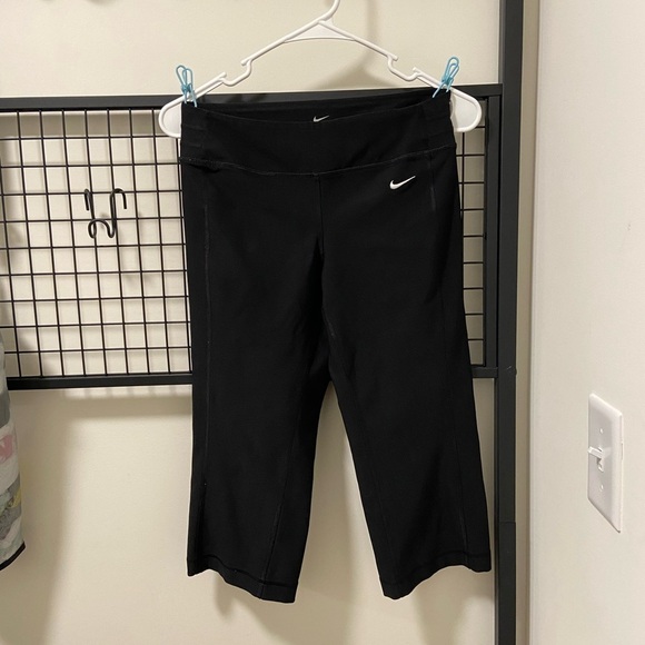 NWOT‎ | Nike black capri wide leg leggings — XS - Picture 1 of 3